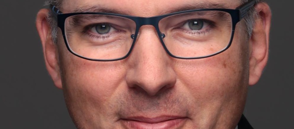 Politiguy Correct - Raymond Côté | polarisation entre les Libéraux de Mark Carney et les Conservateurs de Pierre Poilievre